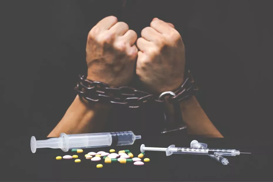 حكم نقض اماراتيه متعاطي المخدرات اثناء قياده السياره